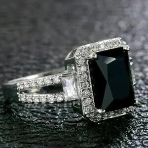 Beautiful 925 Silver Black & White Sapphires Ring